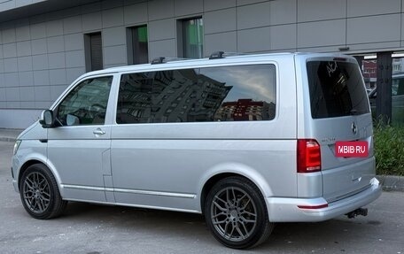 Volkswagen Multivan T6 рестайлинг, 2015 год, 2 700 000 рублей, 6 фотография