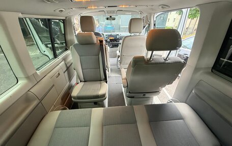 Volkswagen Multivan T6 рестайлинг, 2015 год, 2 700 000 рублей, 11 фотография