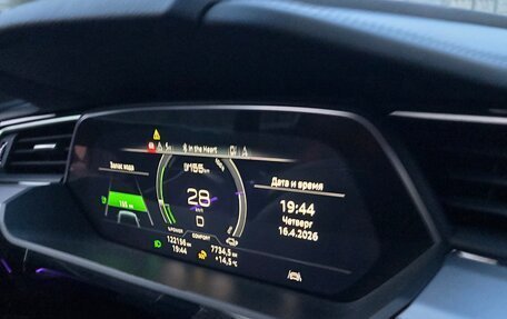 Audi e-tron I, 2019 год, 3 300 000 рублей, 19 фотография