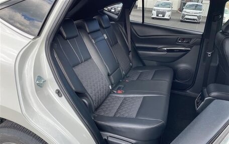 Toyota Harrier, 2019 год, 1 900 000 рублей, 14 фотография