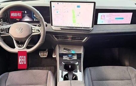 Volkswagen Tiguan, 2025 год, 4 200 000 рублей, 6 фотография