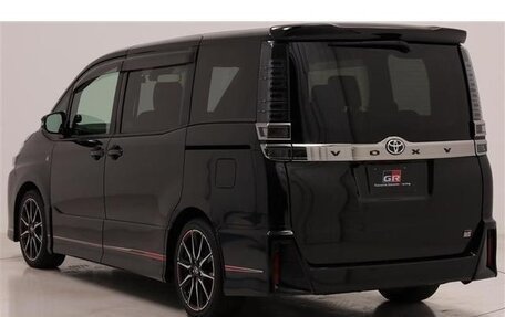 Toyota Voxy III, 2020 год, 2 350 000 рублей, 5 фотография