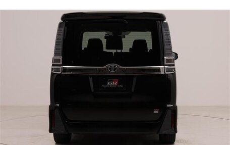 Toyota Voxy III, 2020 год, 2 350 000 рублей, 6 фотография