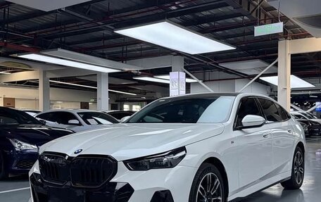 BMW 5 серия, 2025 год, 5 713 000 рублей, 1 фотография