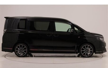 Toyota Voxy III, 2020 год, 2 350 000 рублей, 8 фотография