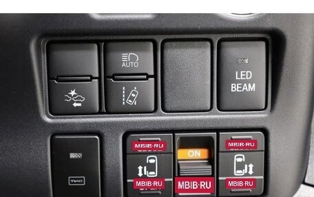 Toyota Voxy III, 2020 год, 2 350 000 рублей, 20 фотография