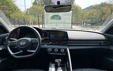 Hyundai Elantra, 2022 год, 1 350 000 рублей, 14 фотография