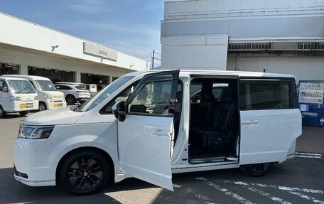 Honda Stepwgn, 2023 год, 2 520 000 рублей, 6 фотография