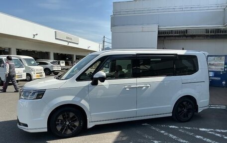 Honda Stepwgn, 2023 год, 2 520 000 рублей, 3 фотография