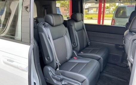 Honda Stepwgn, 2023 год, 2 520 000 рублей, 10 фотография