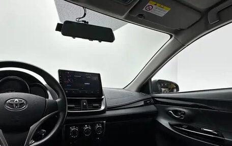 Toyota Yaris XP150 рестайлинг, 2021 год, 1 042 000 рублей, 18 фотография
