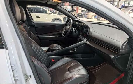 Hyundai Elantra, 2023 год, 1 550 000 рублей, 12 фотография