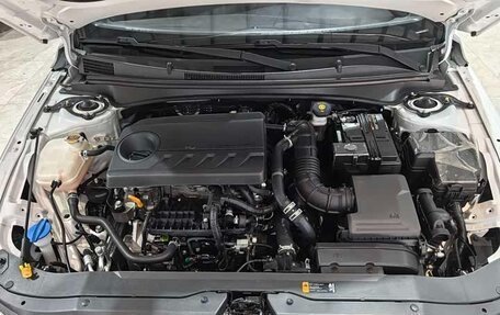 Hyundai Elantra, 2023 год, 1 550 000 рублей, 16 фотография
