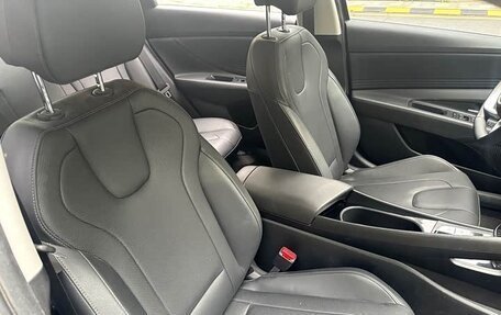 Hyundai Elantra, 2023 год, 21 фотография