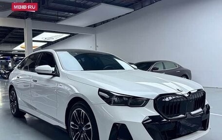 BMW 5 серия, 2025 год, 5 713 000 рублей, 2 фотография