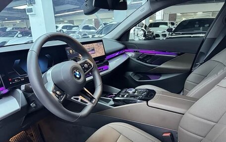 BMW 5 серия, 2025 год, 5 713 000 рублей, 21 фотография