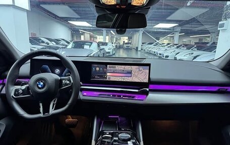 BMW 5 серия, 2025 год, 5 713 000 рублей, 24 фотография