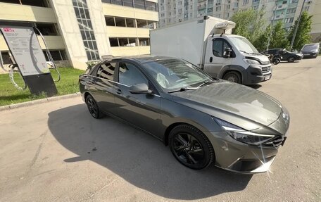 Hyundai Elantra, 2021 год, 1 800 000 рублей, 2 фотография