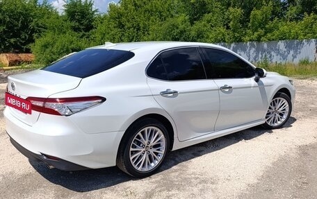 Toyota Camry, 2020 год, 3 000 000 рублей, 2 фотография