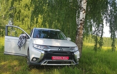 Mitsubishi Outlander III рестайлинг 3, 2019 год, 2 100 000 рублей, 1 фотография