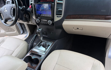 Mitsubishi Pajero IV, 2017 год, 2 800 000 рублей, 13 фотография