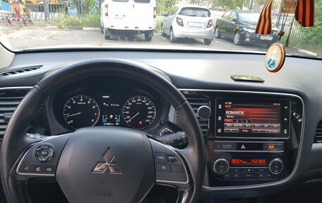 Mitsubishi Outlander III рестайлинг 3, 2019 год, 2 100 000 рублей, 6 фотография
