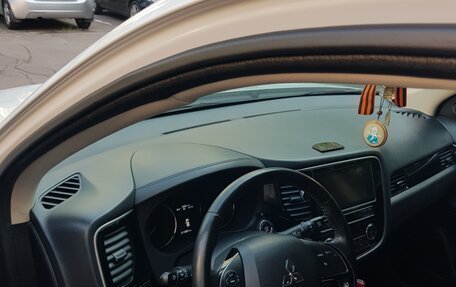 Mitsubishi Outlander III рестайлинг 3, 2019 год, 2 100 000 рублей, 5 фотография