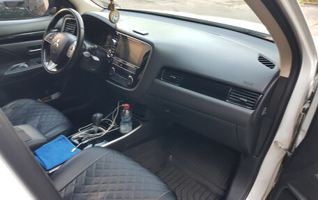 Mitsubishi Outlander III рестайлинг 3, 2019 год, 2 100 000 рублей, 7 фотография