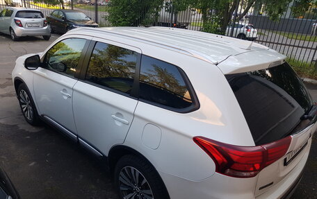 Mitsubishi Outlander III рестайлинг 3, 2019 год, 2 100 000 рублей, 12 фотография