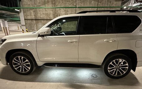 Toyota Land Cruiser Prado 150 рестайлинг 2, 2018 год, 5 000 000 рублей, 3 фотография
