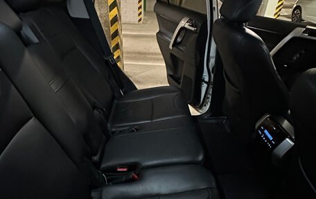 Toyota Land Cruiser Prado 150 рестайлинг 2, 2018 год, 5 000 000 рублей, 8 фотография