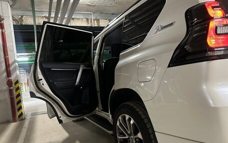 Toyota Land Cruiser Prado 150 рестайлинг 2, 2018 год, 5 000 000 рублей, 11 фотография