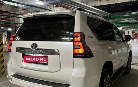 Toyota Land Cruiser Prado 150 рестайлинг 2, 2018 год, 5 000 000 рублей, 12 фотография