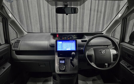 Toyota Voxy II, 2009 год, 1 420 000 рублей, 12 фотография