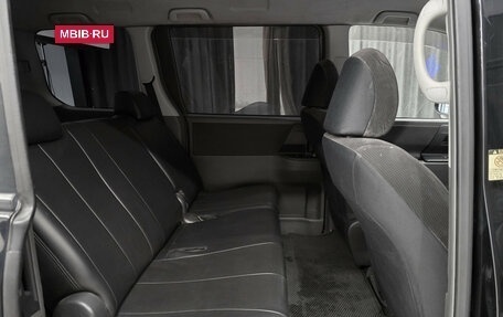 Toyota Voxy II, 2009 год, 1 420 000 рублей, 16 фотография