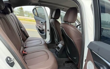BMW 1 серия, 2023 год, 1 700 000 рублей, 11 фотография
