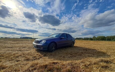 Mercedes-Benz C-Класс, 2004 год, 700 000 рублей, 8 фотография