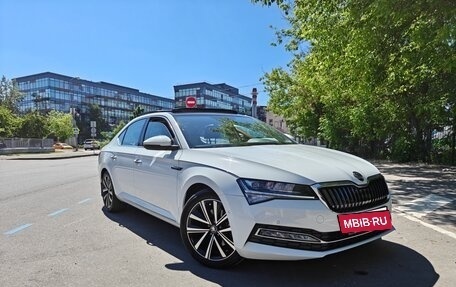 Skoda Superb III рестайлинг, 2024 год, 3 850 000 рублей, 2 фотография