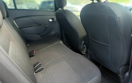 Renault Sandero II рестайлинг, 2014 год, 900 000 рублей, 21 фотография