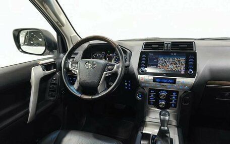 Toyota Land Cruiser Prado 150 рестайлинг 2, 2021 год, 5 890 000 рублей, 7 фотография