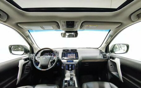 Toyota Land Cruiser Prado 150 рестайлинг 2, 2021 год, 5 890 000 рублей, 8 фотография