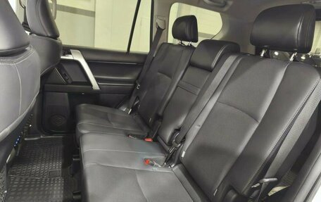 Toyota Land Cruiser Prado 150 рестайлинг 2, 2021 год, 5 890 000 рублей, 28 фотография