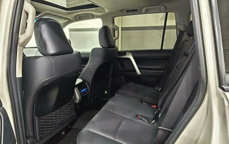 Toyota Land Cruiser Prado 150 рестайлинг 2, 2021 год, 5 890 000 рублей, 26 фотография