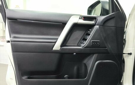 Toyota Land Cruiser Prado 150 рестайлинг 2, 2021 год, 5 890 000 рублей, 36 фотография