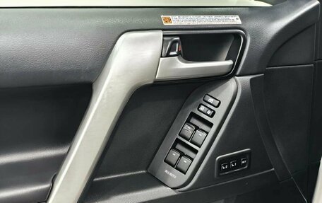 Toyota Land Cruiser Prado 150 рестайлинг 2, 2021 год, 5 890 000 рублей, 33 фотография