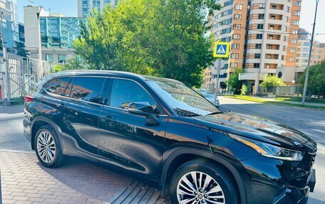Toyota Highlander, 2021 год, 3 850 000 рублей, 1 фотография