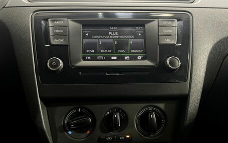 Skoda Rapid I, 2016 год, 1 100 000 рублей, 14 фотография