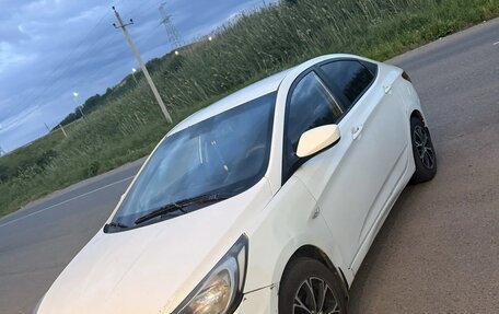 Hyundai Solaris II рестайлинг, 2013 год, 650 000 рублей, 1 фотография