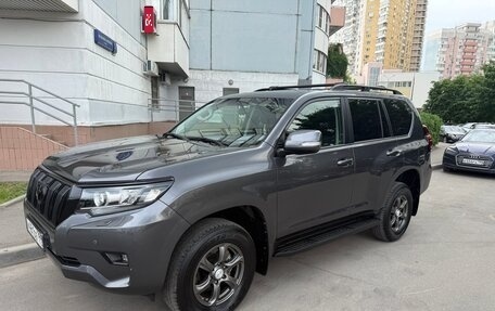 Toyota Land Cruiser Prado 150 рестайлинг 2, 2018 год, 5 000 000 рублей, 1 фотография