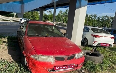 Mitsubishi Carisma I, 1998 год, 120 000 рублей, 1 фотография